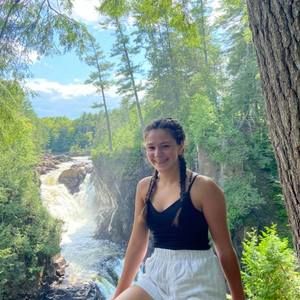 Meet your Posher, Caroline